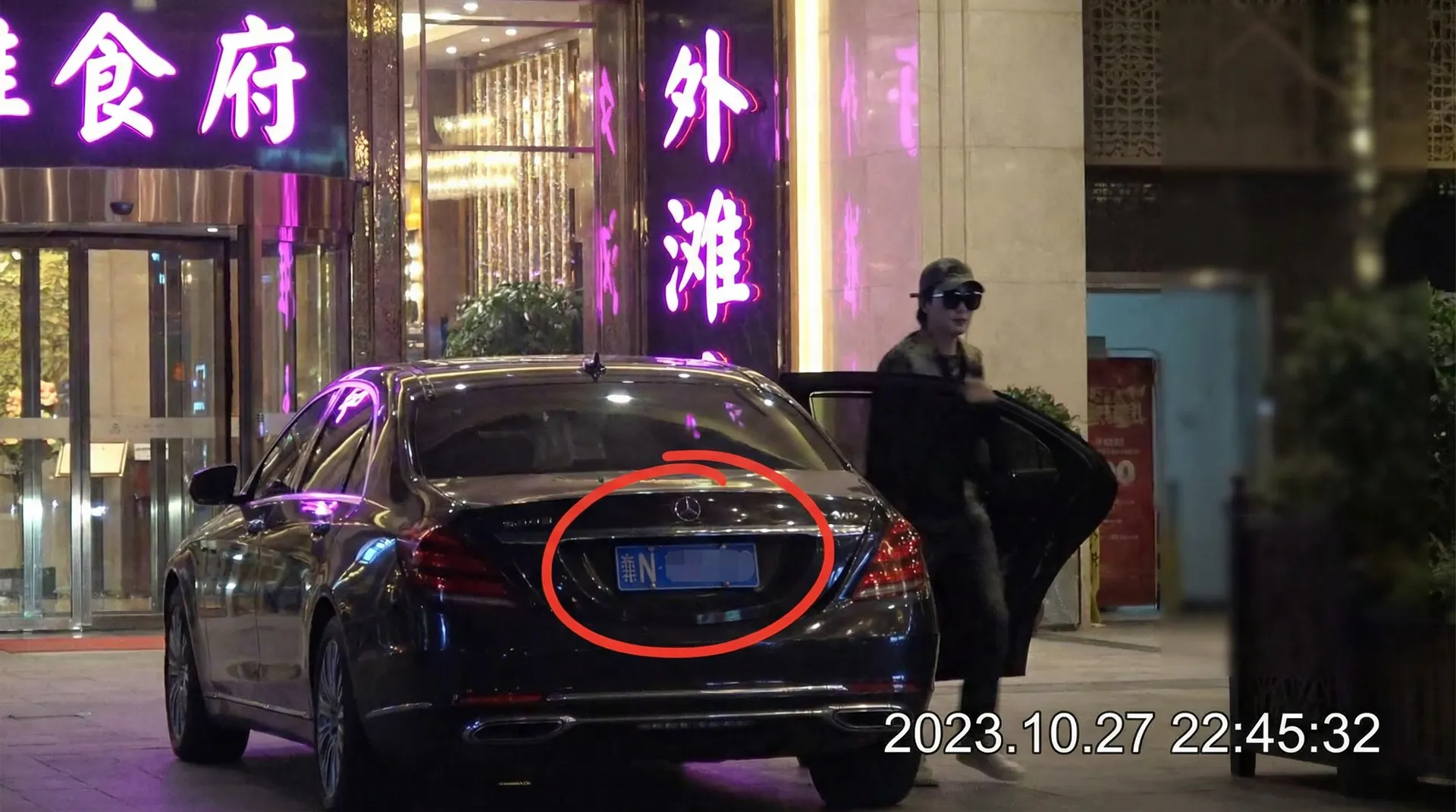 [桃沢樱] - 桃沢樱短视频免费观看 | 高清无码桃沢樱大全 - 豪车餐厅外被拍
